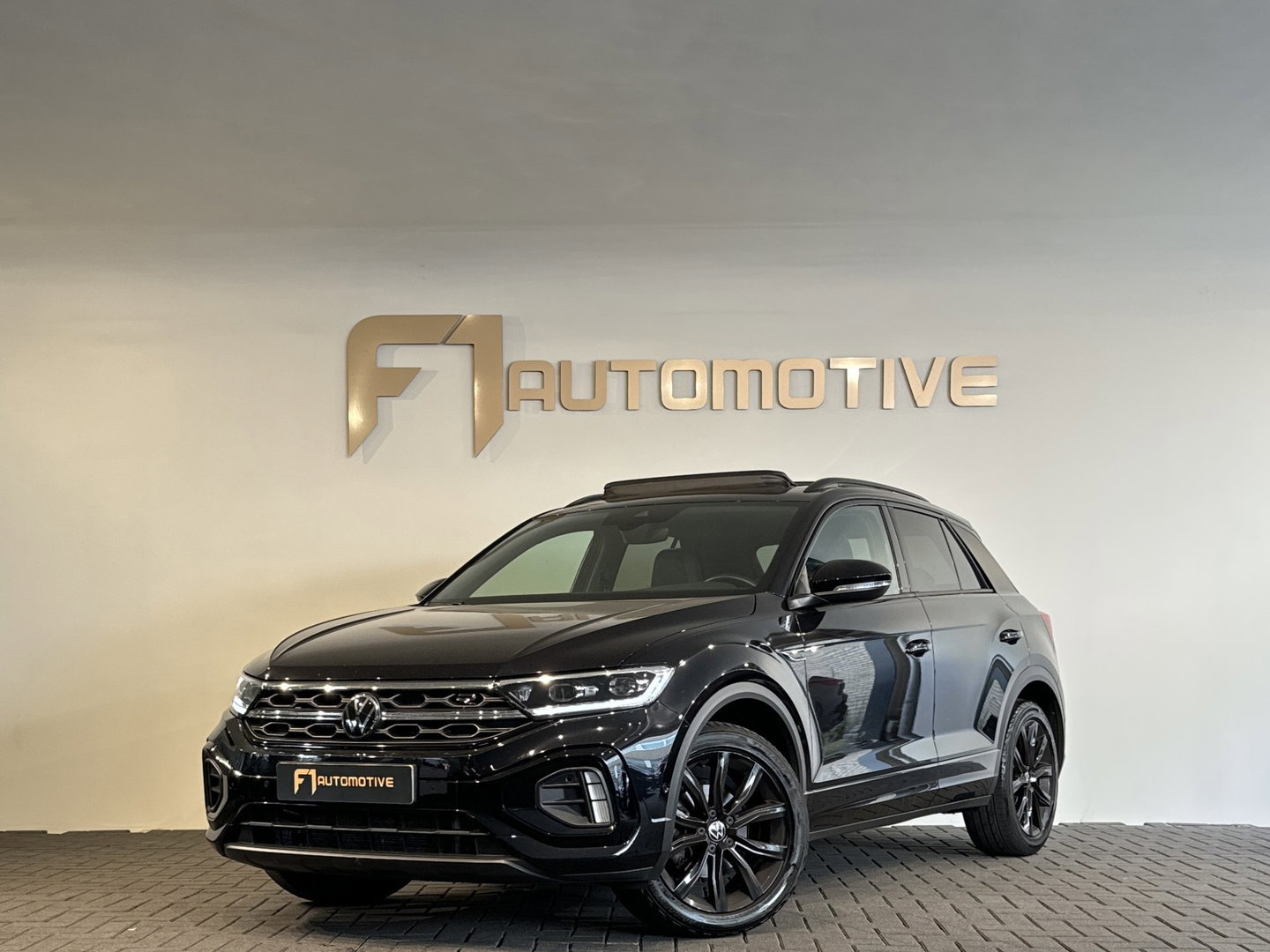 Volkswagen T-Roc 1.5 TSI R-Line Business Pano|ACC|Lane Assist|Dodehoek|Stoelverwarming|Camera|
