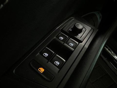 Volkswagen T-Roc 1.5 TSI R-Line Business Pano|ACC|Lane Assist|Dodehoek|Stoelverwarming|Camera|