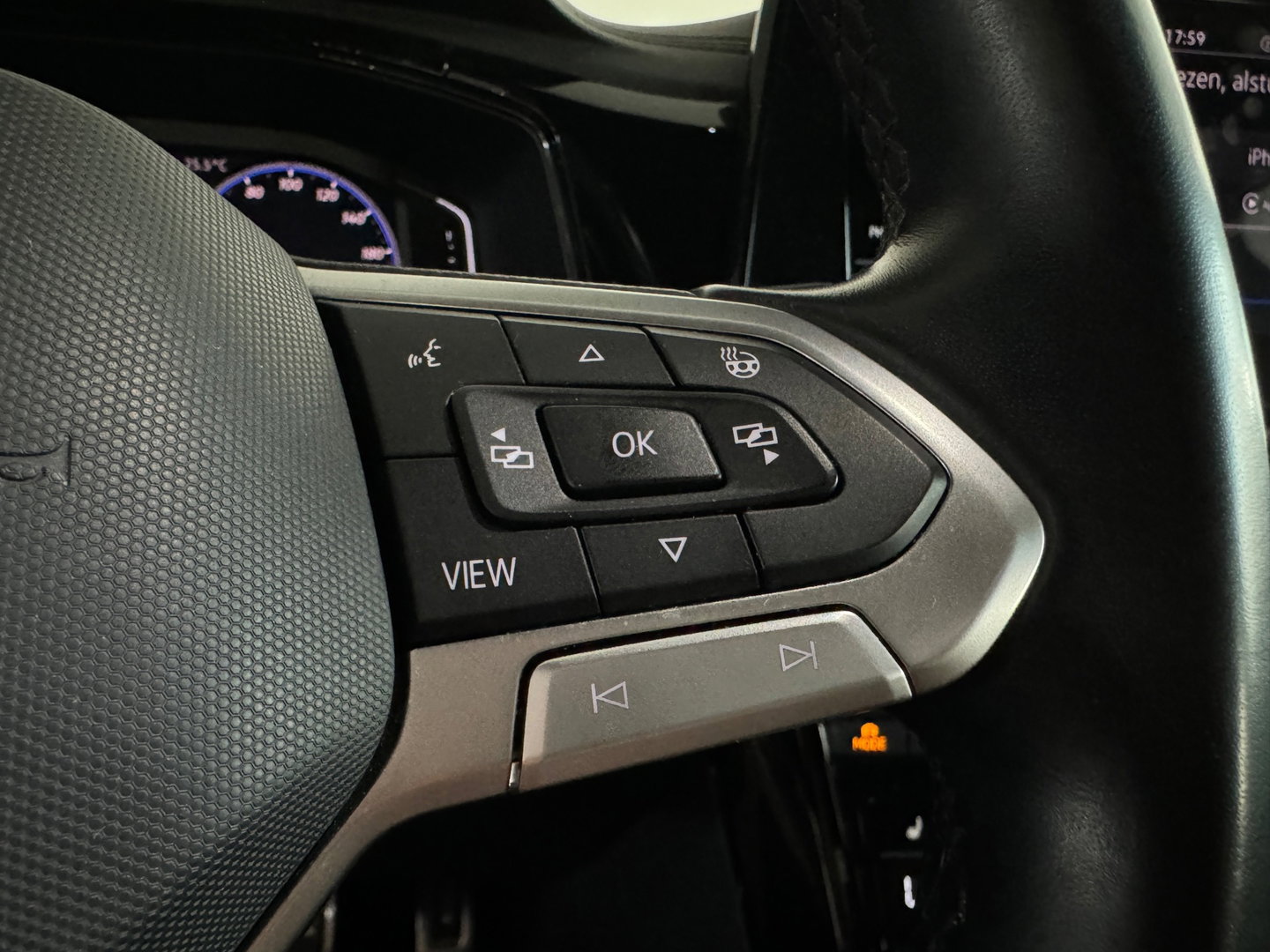 Volkswagen T-Roc 1.5 TSI R-Line Business Pano|ACC|Lane Assist|Dodehoek|Stoelverwarming|Camera|
