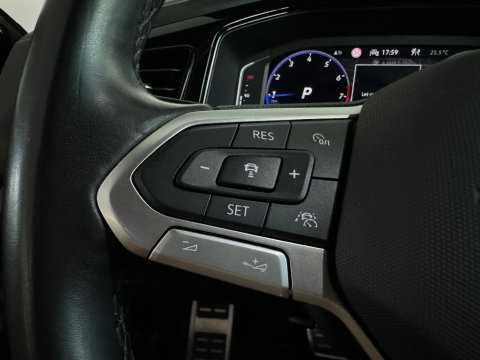 Volkswagen T-Roc 1.5 TSI R-Line Business Pano|ACC|Lane Assist|Dodehoek|Stoelverwarming|Camera|