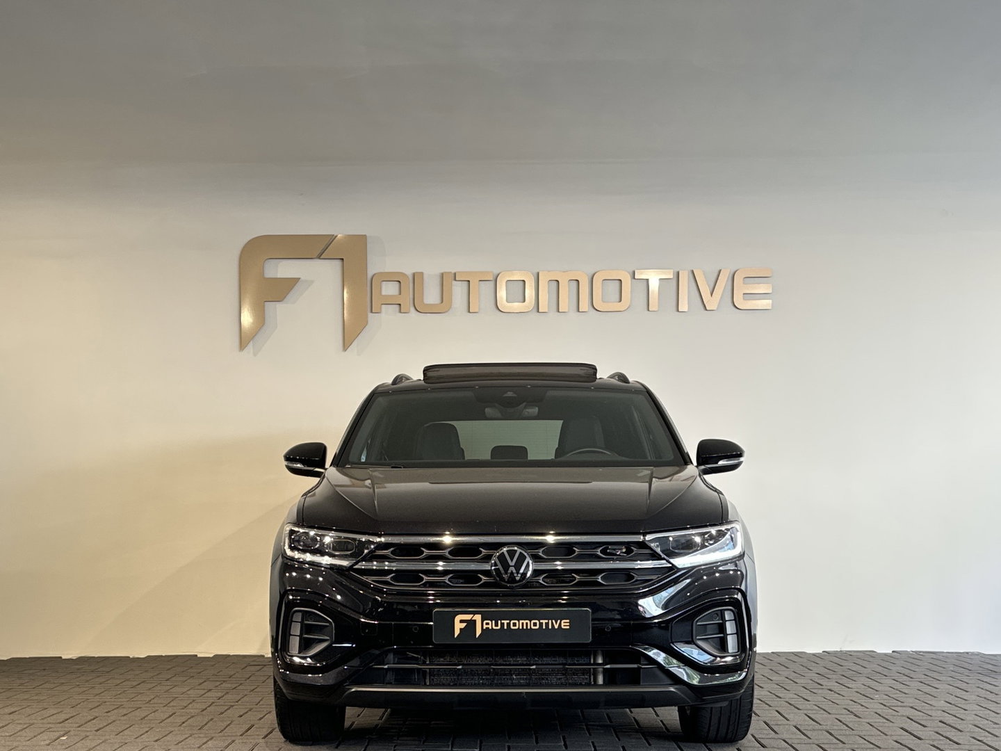 Volkswagen T-Roc 1.5 TSI R-Line Business Pano|ACC|Lane Assist|Dodehoek|Stoelverwarming|Camera|