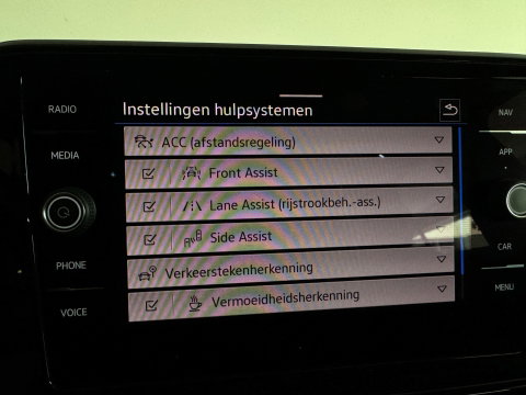 Volkswagen T-Roc 1.5 TSI R-Line Business Pano|ACC|Lane Assist|Dodehoek|Stoelverwarming|Camera|