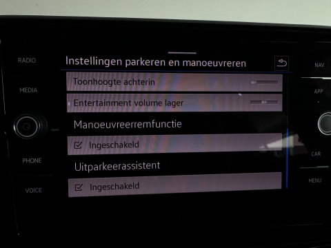 Volkswagen T-Roc 1.5 TSI R-Line Business Pano|ACC|Lane Assist|Dodehoek|Stoelverwarming|Camera|