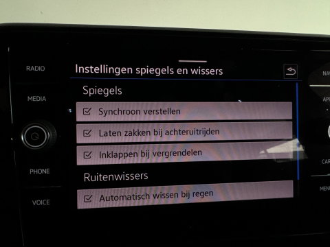 Volkswagen T-Roc 1.5 TSI R-Line Business Pano|ACC|Lane Assist|Dodehoek|Stoelverwarming|Camera|