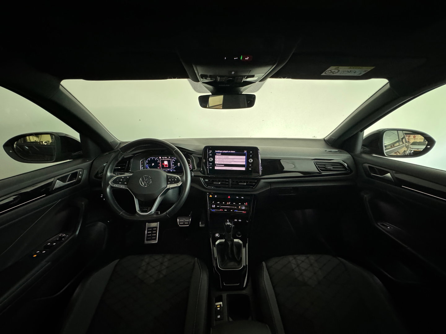 Volkswagen T-Roc 1.5 TSI R-Line Business Pano|ACC|Lane Assist|Dodehoek|Stoelverwarming|Camera|