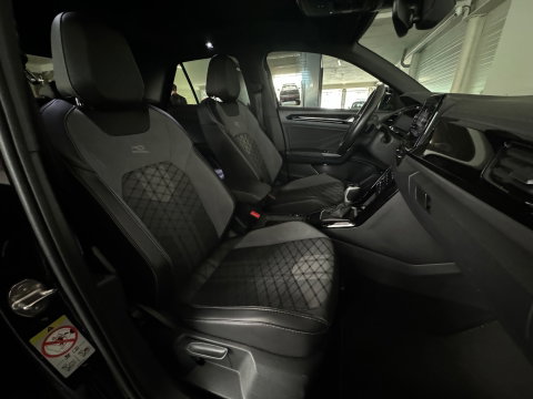 Volkswagen T-Roc 1.5 TSI R-Line Business Pano|ACC|Lane Assist|Dodehoek|Stoelverwarming|Camera|