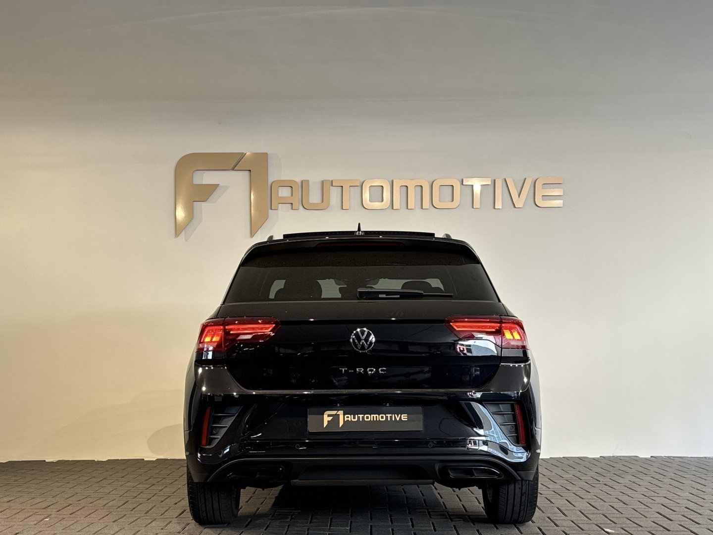 Volkswagen T-Roc 1.5 TSI R-Line Business Pano|ACC|Lane Assist|Dodehoek|Stoelverwarming|Camera|