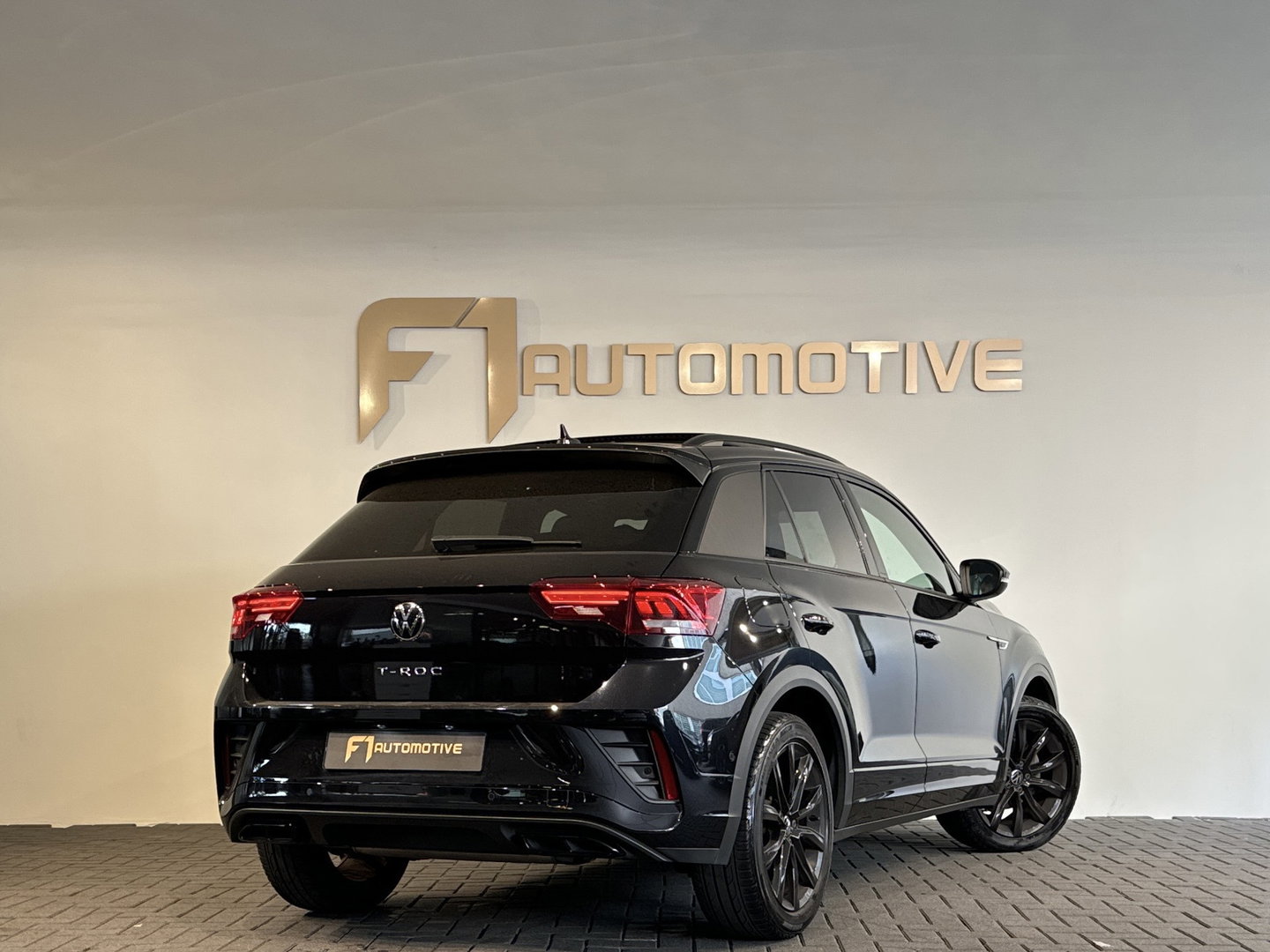 Volkswagen T-Roc 1.5 TSI R-Line Business Pano|ACC|Lane Assist|Dodehoek|Stoelverwarming|Camera|