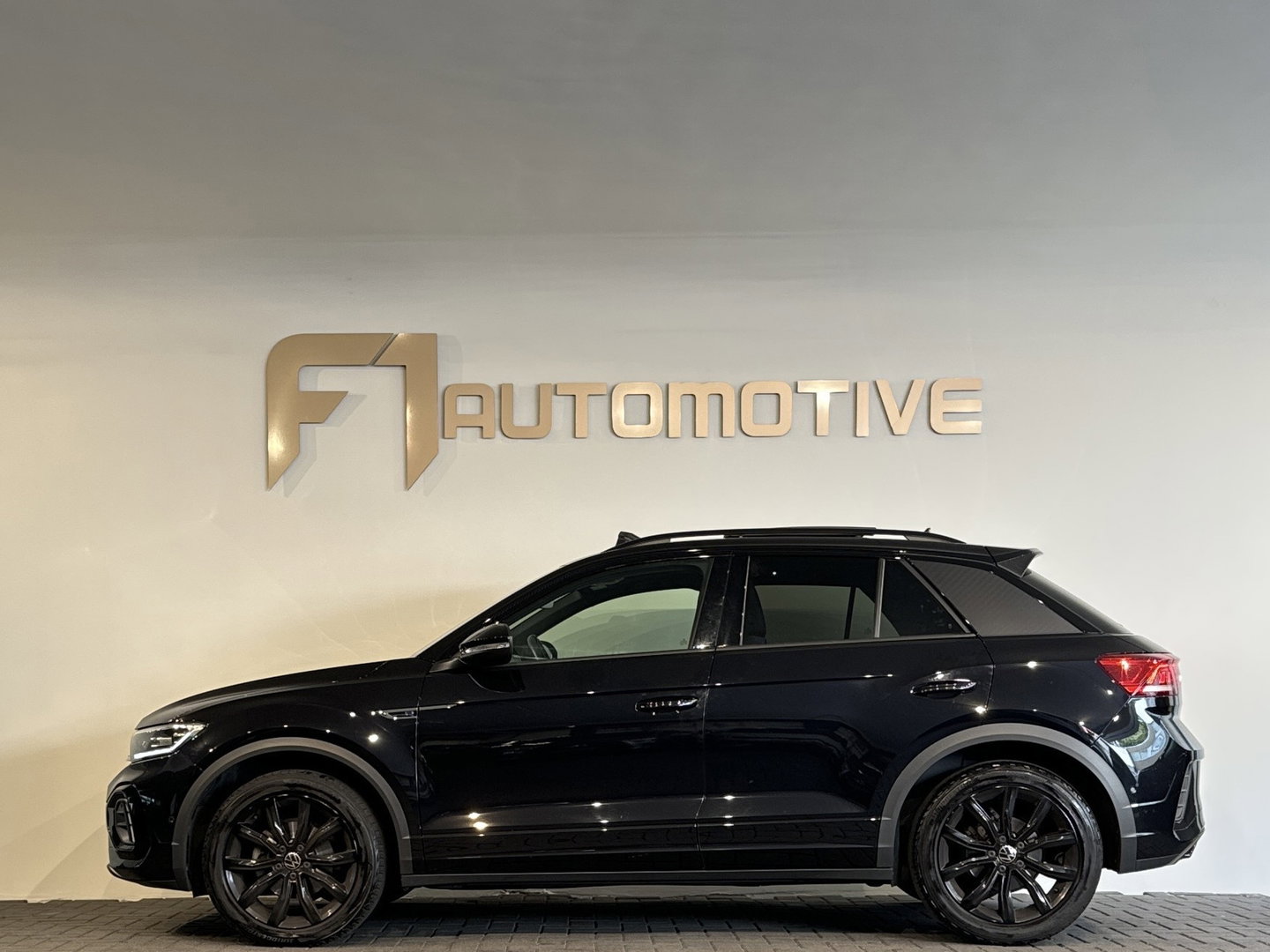 Volkswagen T-Roc 1.5 TSI R-Line Business Pano|ACC|Lane Assist|Dodehoek|Stoelverwarming|Camera|
