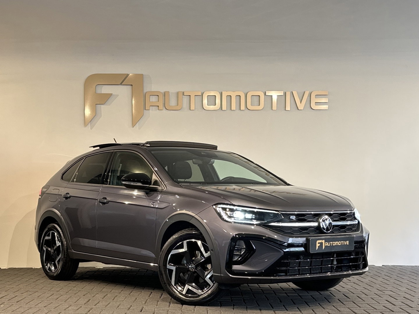 Volkswagen Taigo 1.5 TSI R-Line Pano|ACC|Lane Assist|Stoelverwarming|Camera|Dodehoek|Keyless