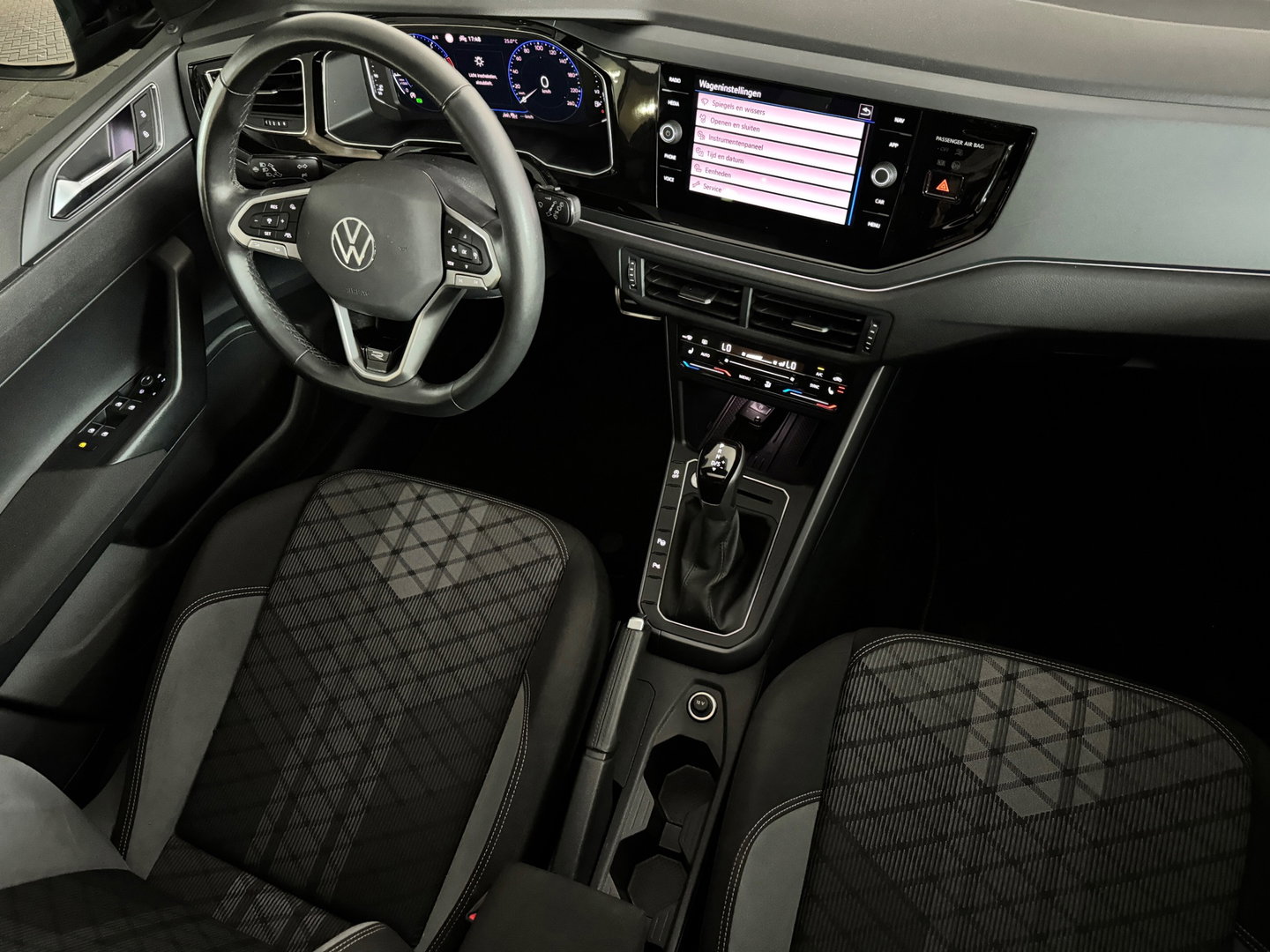 Volkswagen Taigo 1.5 TSI R-Line Pano|ACC|Lane Assist|Stoelverwarming|Camera|Dodehoek|Keyless