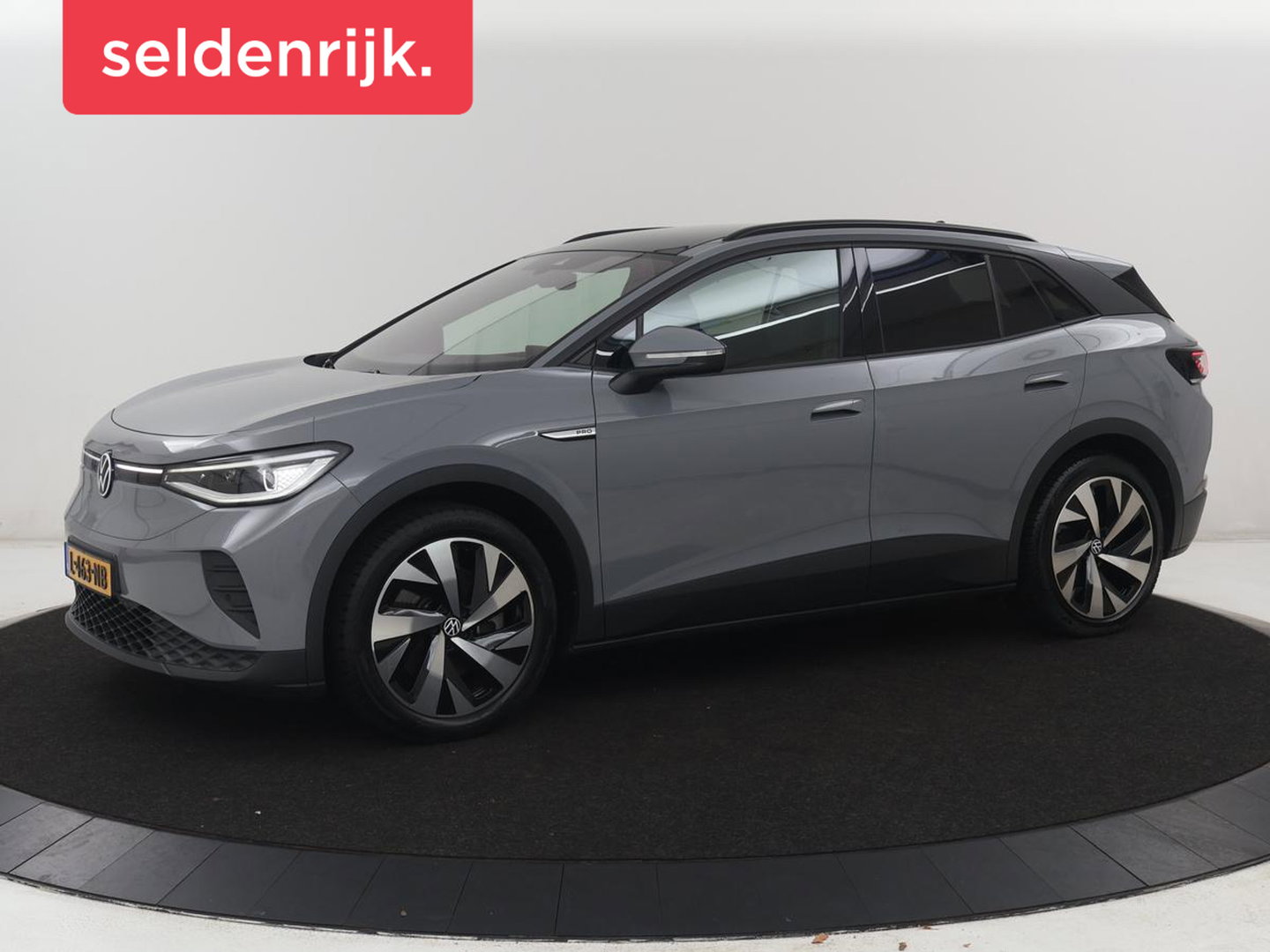 Volkswagen ID.4 Family 77 kWh | SOH 91,3% | Panoramadak | Leder/alcantara | Stuur/stoel verwarming | Sfeerverlichting | Carplay | Adaptive cruise | Camera | Park assist | Trekhaak