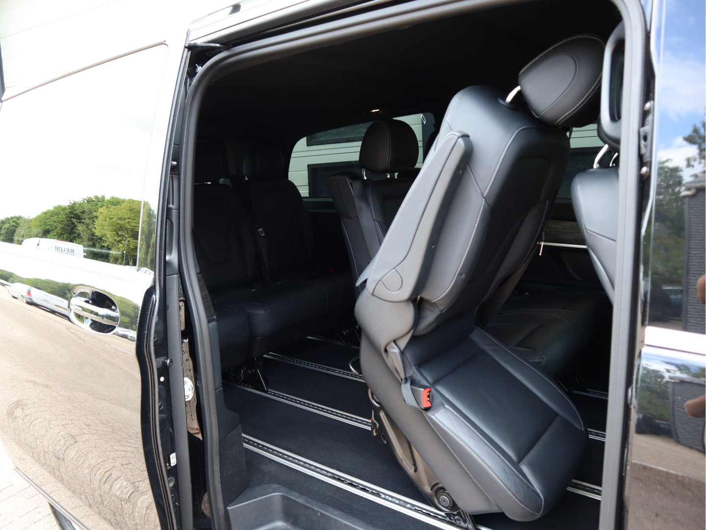 Mercedes-Benz EQV 300 90kWh L3 Extra lang - 8 Persoons - ACC - elc. Schuif - Camera 360