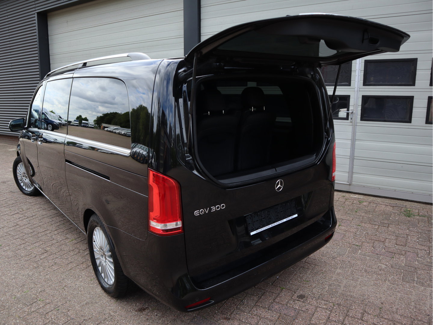 Mercedes-Benz EQV 300 90kWh L3 Extra lang - 8 Persoons - ACC - elc. Schuif - Camera 360