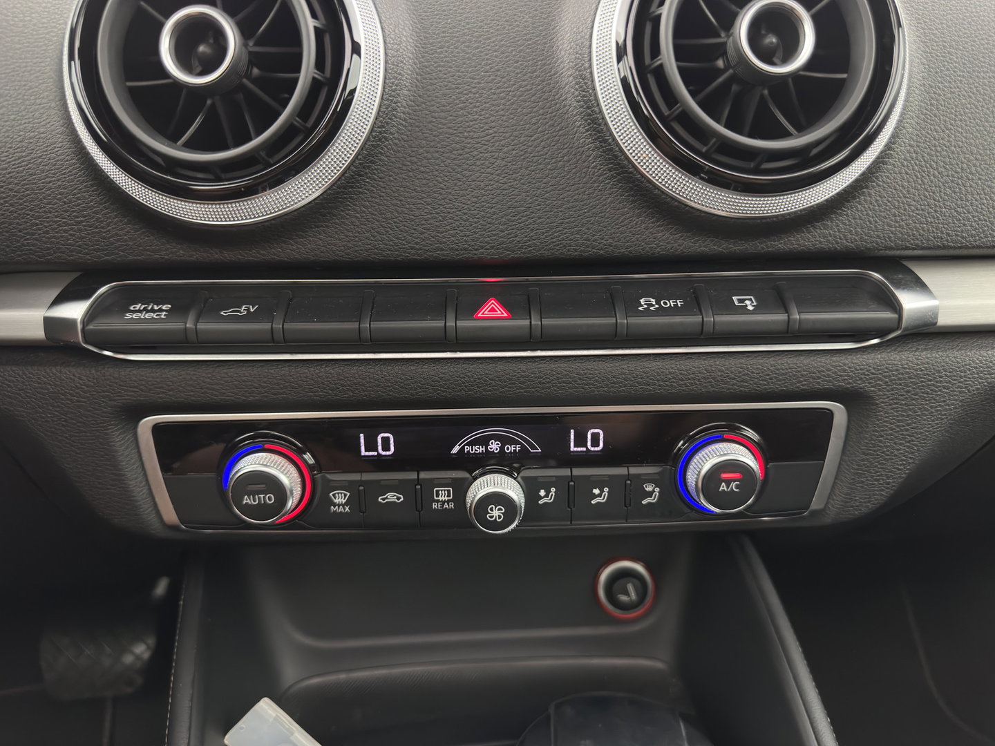 Audi A3 Sportback 1.4 e-tron PHEV Ambition Pro Line plus Aut. *PANO | LEATHER-FABRIC | FULL-LED | HEATED-SPORTSEATS | KEYLESS | NAVI-FULLMAP | ECC | PDC | CRUISE | 18''ALU*
