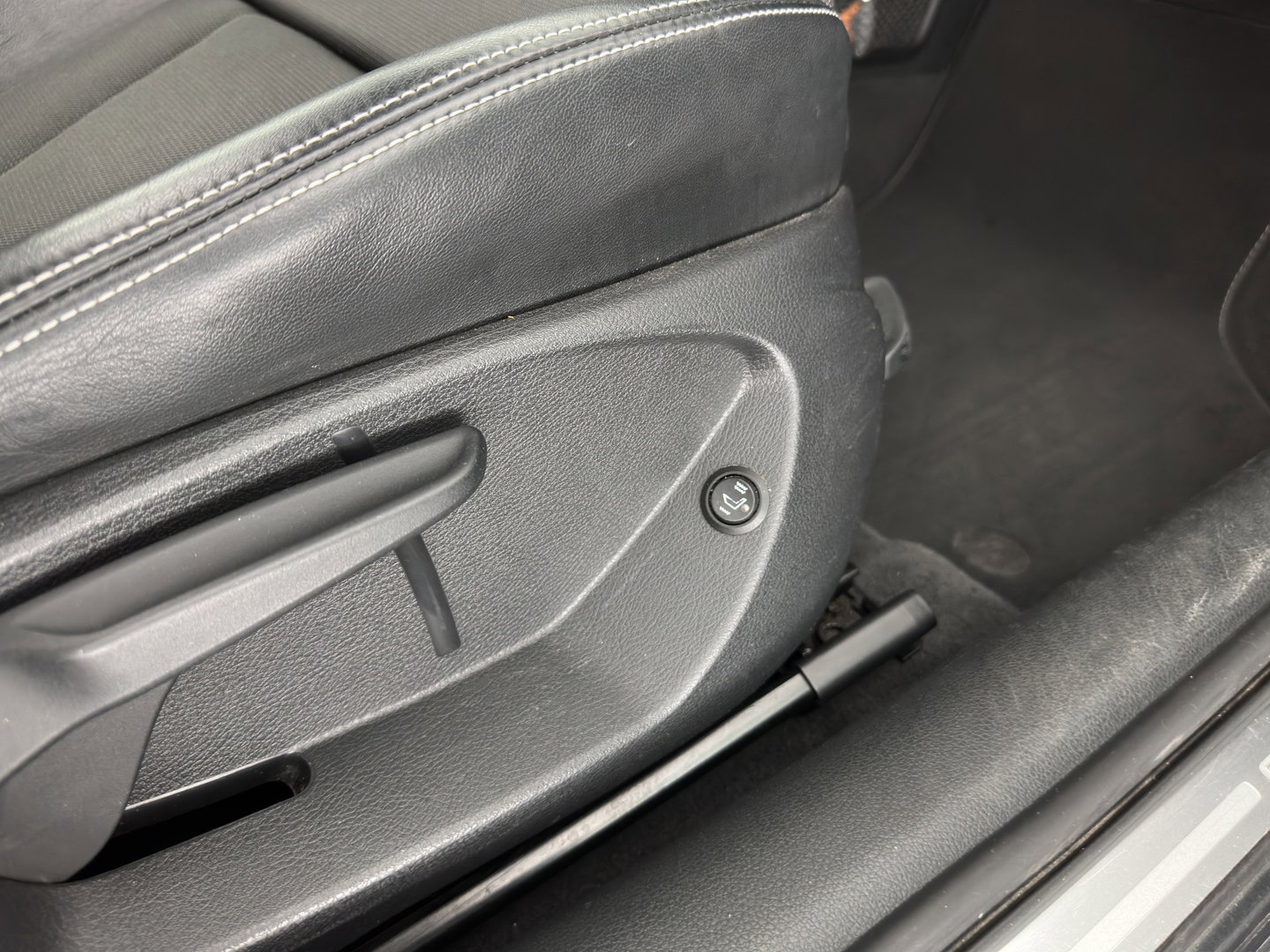 Audi A3 Sportback 1.4 e-tron PHEV Ambition Pro Line plus Aut. *PANO | LEATHER-FABRIC | FULL-LED | HEATED-SPORTSEATS | KEYLESS | NAVI-FULLMAP | ECC | PDC | CRUISE | 18''ALU*