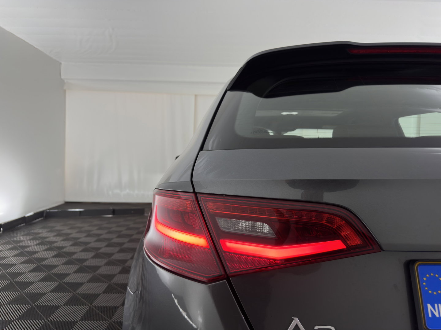 Audi A3 Sportback 1.4 e-tron PHEV Ambition Pro Line plus Aut. *PANO | LEATHER-FABRIC | FULL-LED | HEATED-SPORTSEATS | KEYLESS | NAVI-FULLMAP | ECC | PDC | CRUISE | 18''ALU*