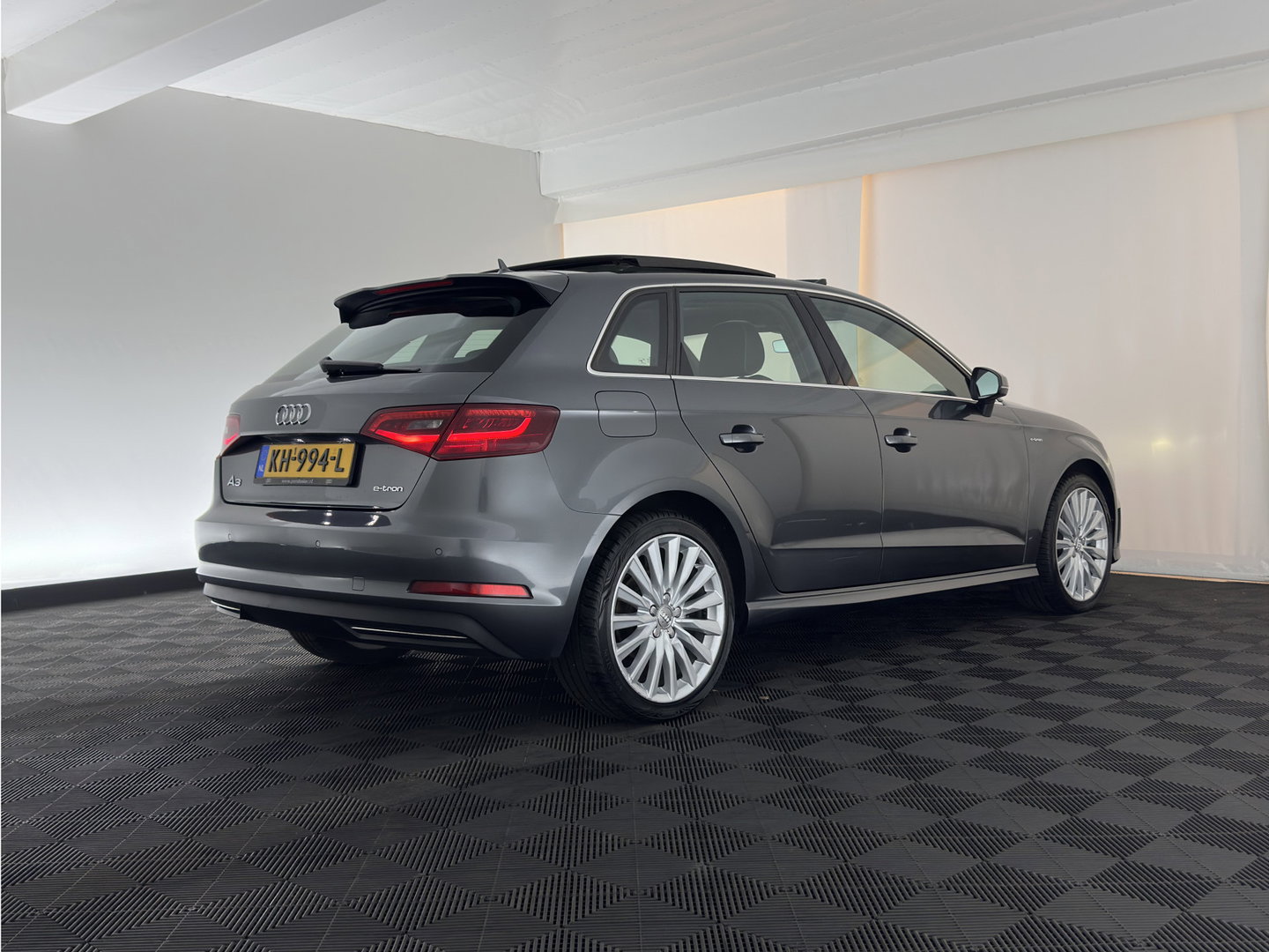 Audi A3 Sportback 1.4 e-tron PHEV Ambition Pro Line plus Aut. *PANO | LEATHER-FABRIC | FULL-LED | HEATED-SPORTSEATS | KEYLESS | NAVI-FULLMAP | ECC | PDC | CRUISE | 18''ALU*