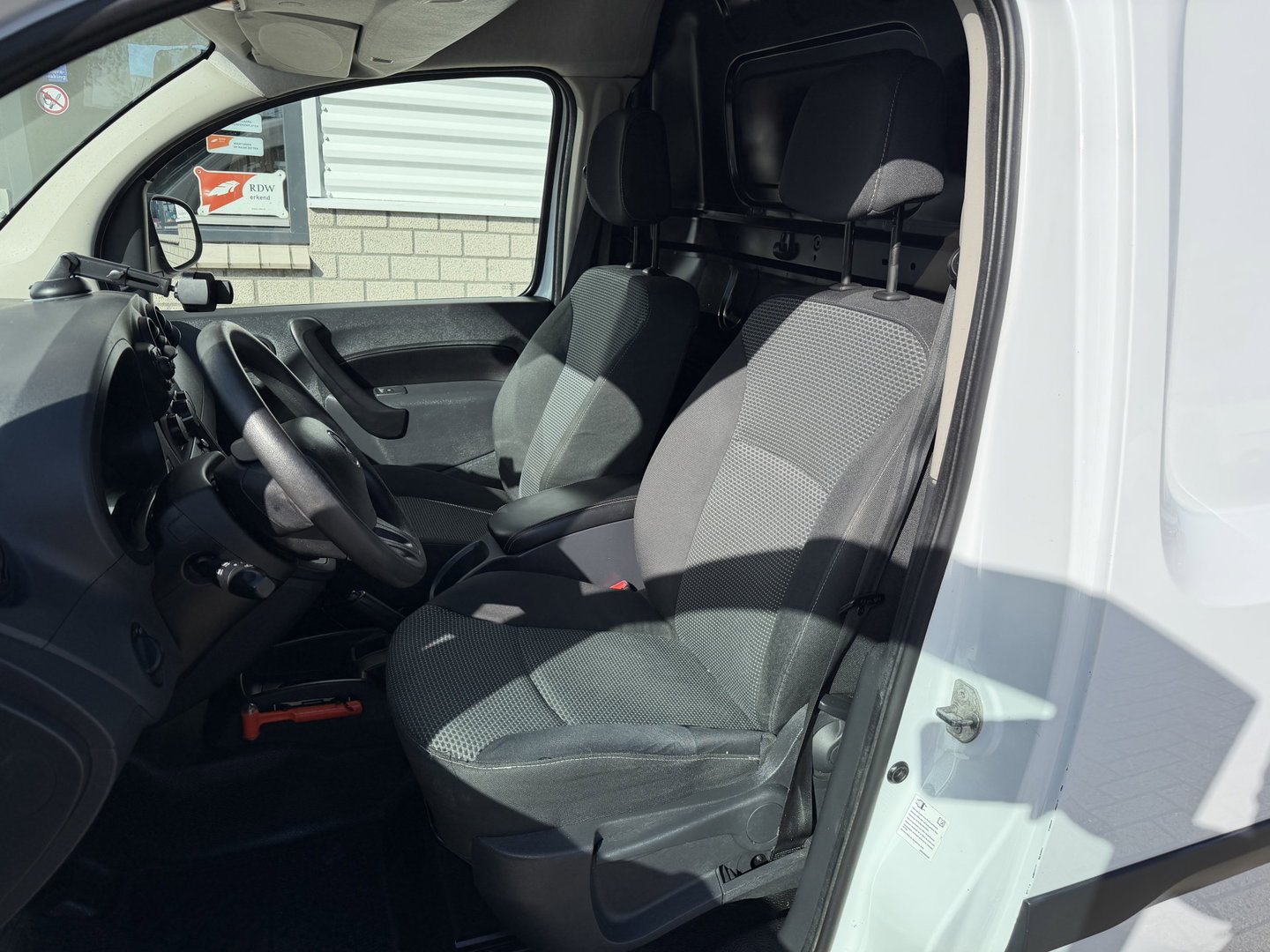 Mercedes-Benz Citan 108 CDI BlueEFFICIENCY / euro 6 / bpm vrij / vaste prijs rijklaar € 5.950 ex btw / lease vanaf € 111 / airco / radio mp3 / wordt afgeleverd met nieuwe distributie riem !