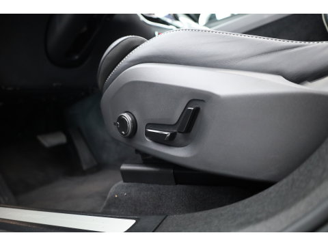 Volvo XC60 2.0 T6 Plug-in hybrid AWD Plus Black Edition | Pano-dak | Trekhaak | 360 camera | H&K Audio |