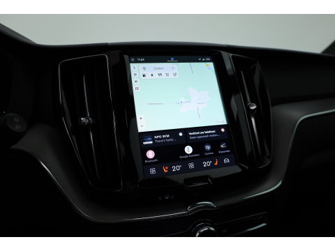 Volvo XC60 2.0 T6 Plug-in hybrid AWD Plus Black Edition | Pano-dak | Trekhaak | 360 camera | H&K Audio |