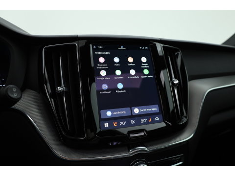 Volvo XC60 2.0 T6 Plug-in hybrid AWD Plus Black Edition | Pano-dak | Trekhaak | 360 camera | H&K Audio |