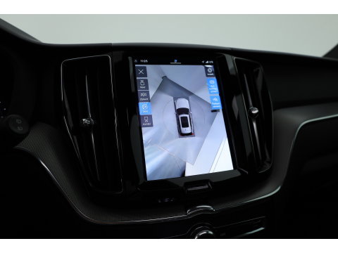 Volvo XC60 2.0 T6 Plug-in hybrid AWD Plus Black Edition | Pano-dak | Trekhaak | 360 camera | H&K Audio |