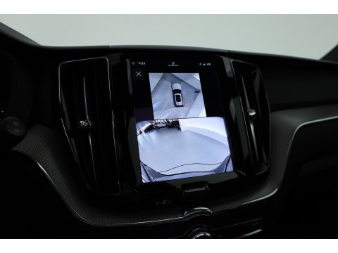 Volvo XC60 2.0 T6 Plug-in hybrid AWD Plus Black Edition | Pano-dak | Trekhaak | 360 camera | H&K Audio |