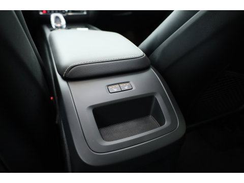 Volvo XC60 2.0 T6 Plug-in hybrid AWD Plus Black Edition | Pano-dak | Trekhaak | 360 camera | H&K Audio |
