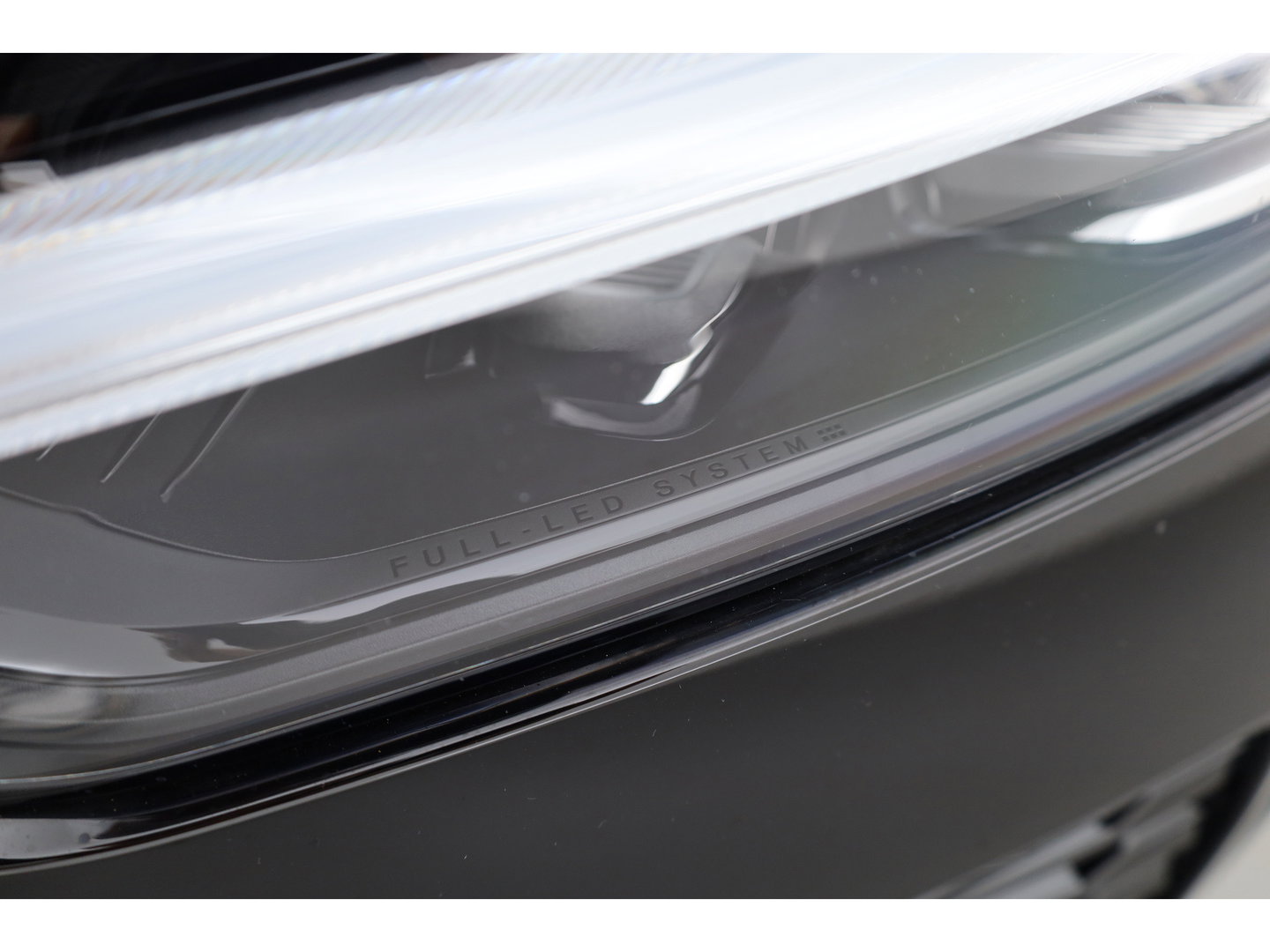 Volvo XC60 2.0 T6 Plug-in hybrid AWD Plus Black Edition | Pano-dak | Trekhaak | 360 camera | H&K Audio |