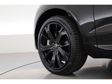 Volvo XC60 2.0 T6 Plug-in hybrid AWD Plus Black Edition | Pano-dak | Trekhaak | 360 camera | H&K Audio |