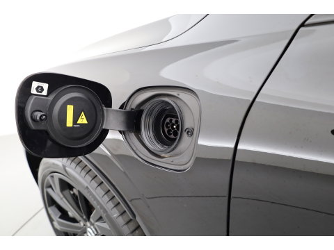 Volvo XC60 2.0 T6 Plug-in hybrid AWD Plus Black Edition | Pano-dak | Trekhaak | 360 camera | H&K Audio |