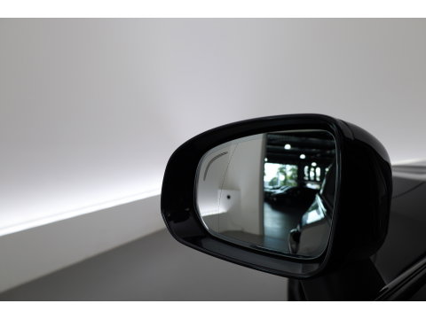 Volvo XC60 2.0 T6 Plug-in hybrid AWD Plus Black Edition | Pano-dak | Trekhaak | 360 camera | H&K Audio |