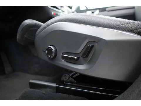 Volvo XC60 2.0 T6 Plug-in hybrid AWD Plus Bright | Prijs rijklaar | Trekhaak | Pano-dak | Camera | 4x Stoel + stuurverw. | 20 inch |