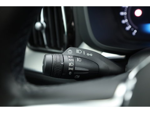 Volvo XC60 2.0 T6 Plug-in hybrid AWD Plus Bright | Prijs rijklaar | Trekhaak | Pano-dak | Camera | 4x Stoel + stuurverw. | 20 inch |