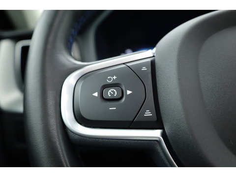 Volvo XC60 2.0 T6 Plug-in hybrid AWD Plus Bright | Prijs rijklaar | Trekhaak | Pano-dak | Camera | 4x Stoel + stuurverw. | 20 inch |