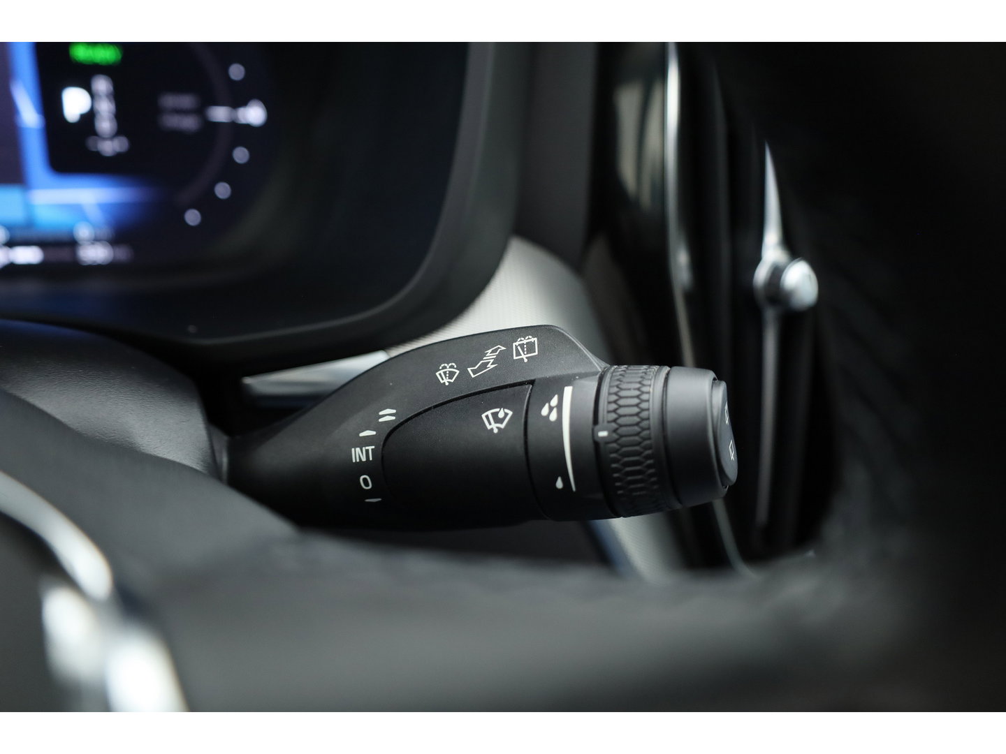 Volvo XC60 2.0 T6 Plug-in hybrid AWD Plus Bright | Prijs rijklaar | Trekhaak | Pano-dak | Camera | 4x Stoel + stuurverw. | 20 inch |