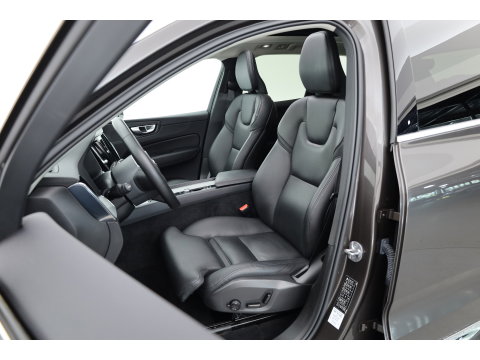 Volvo XC60 2.0 T6 Plug-in hybrid AWD Plus Bright | Prijs rijklaar | Trekhaak | Pano-dak | Camera | 4x Stoel + stuurverw. | 20 inch |