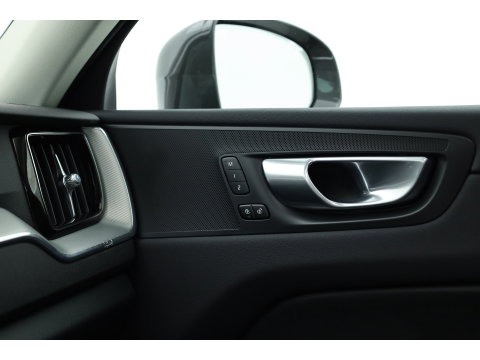 Volvo XC60 2.0 T6 Plug-in hybrid AWD Plus Bright | Prijs rijklaar | Trekhaak | Pano-dak | Camera | 4x Stoel + stuurverw. | 20 inch |