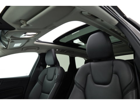 Volvo XC60 2.0 T6 Plug-in hybrid AWD Plus Bright | Prijs rijklaar | Trekhaak | Pano-dak | Camera | 4x Stoel + stuurverw. | 20 inch |