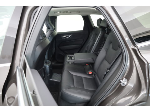 Volvo XC60 2.0 T6 Plug-in hybrid AWD Plus Bright | Prijs rijklaar | Trekhaak | Pano-dak | Camera | 4x Stoel + stuurverw. | 20 inch |