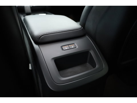 Volvo XC60 2.0 T6 Plug-in hybrid AWD Plus Bright | Prijs rijklaar | Trekhaak | Pano-dak | Camera | 4x Stoel + stuurverw. | 20 inch |