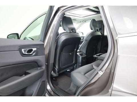 Volvo XC60 2.0 T6 Plug-in hybrid AWD Plus Bright | Prijs rijklaar | Trekhaak | Pano-dak | Camera | 4x Stoel + stuurverw. | 20 inch |