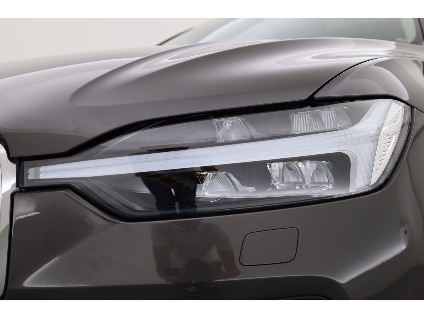 Volvo XC60 2.0 T6 Plug-in hybrid AWD Plus Bright | Prijs rijklaar | Trekhaak | Pano-dak | Camera | 4x Stoel + stuurverw. | 20 inch |