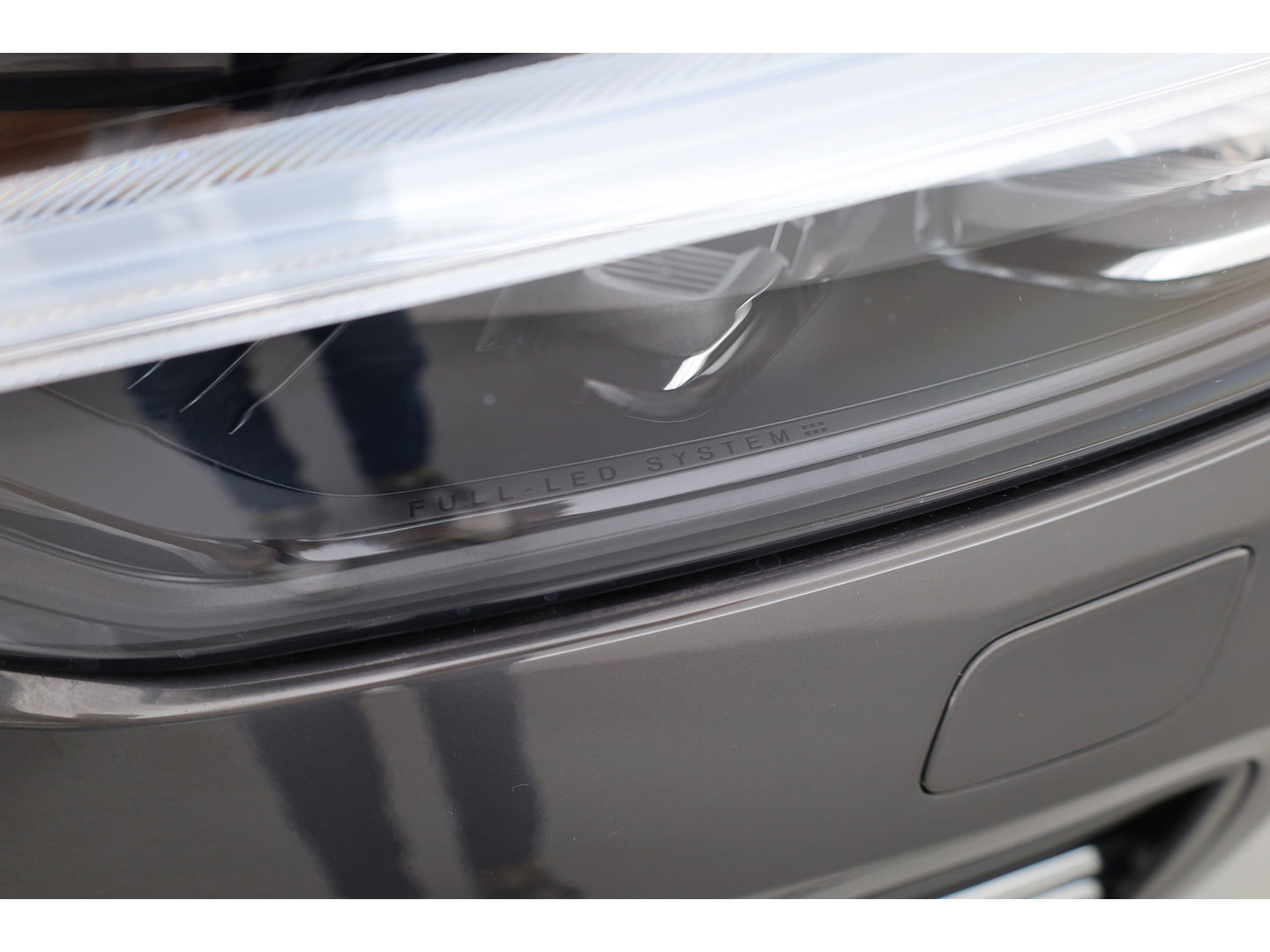 Volvo XC60 2.0 T6 Plug-in hybrid AWD Plus Bright | Prijs rijklaar | Trekhaak | Pano-dak | Camera | 4x Stoel + stuurverw. | 20 inch |