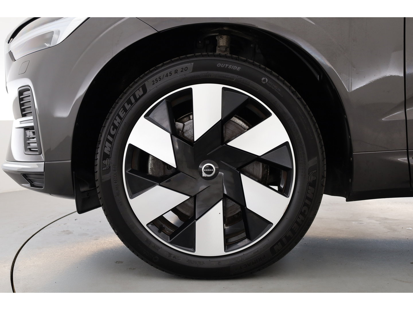 Volvo XC60 2.0 T6 Plug-in hybrid AWD Plus Bright | Prijs rijklaar | Trekhaak | Pano-dak | Camera | 4x Stoel + stuurverw. | 20 inch |