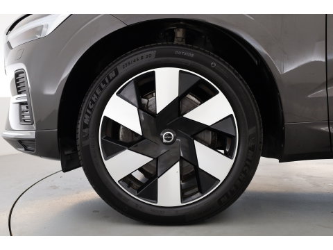 Volvo XC60 2.0 T6 Plug-in hybrid AWD Plus Bright | Prijs rijklaar | Trekhaak | Pano-dak | Camera | 4x Stoel + stuurverw. | 20 inch |