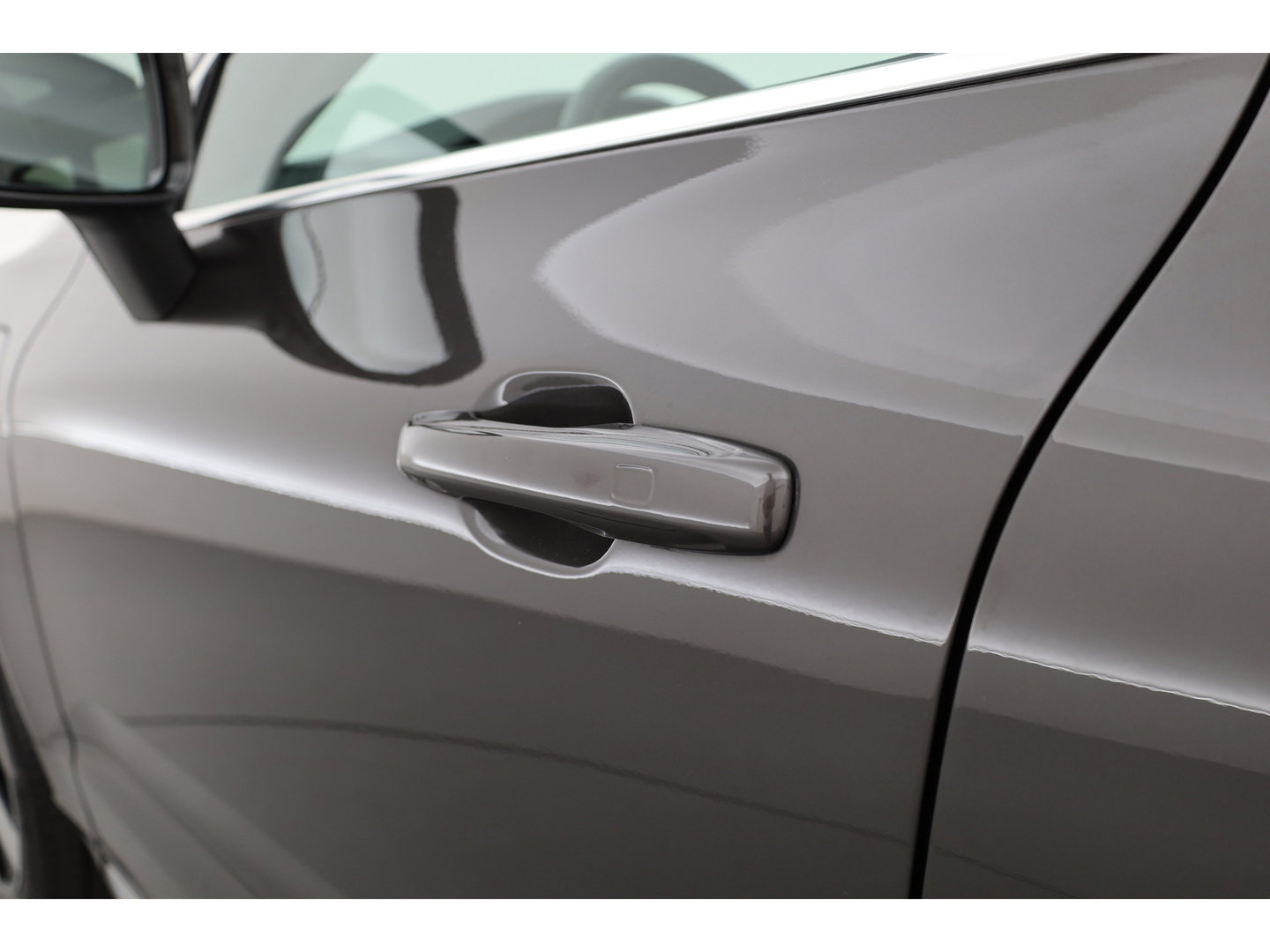 Volvo XC60 2.0 T6 Plug-in hybrid AWD Plus Bright | Prijs rijklaar | Trekhaak | Pano-dak | Camera | 4x Stoel + stuurverw. | 20 inch |