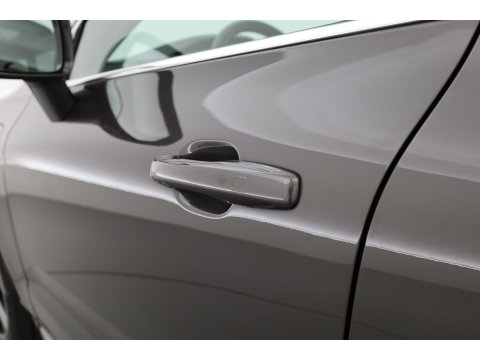Volvo XC60 2.0 T6 Plug-in hybrid AWD Plus Bright | Prijs rijklaar | Trekhaak | Pano-dak | Camera | 4x Stoel + stuurverw. | 20 inch |