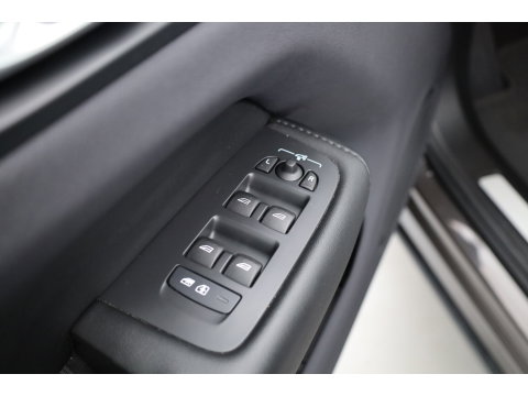 Volvo XC60 2.0 T6 Plug-in hybrid AWD Plus Bright | Prijs rijklaar | Trekhaak | Pano-dak | Camera | 4x Stoel + stuurverw. | 20 inch |